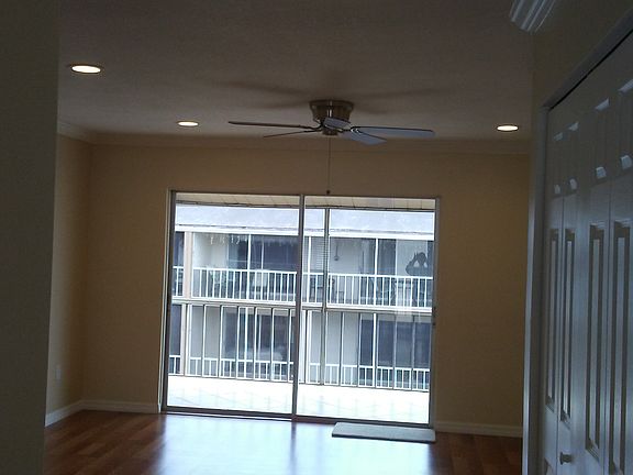 Living room towards lanai