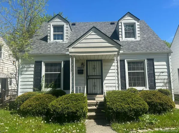 19357 Kingsville St, Harper Woods, MI 48225