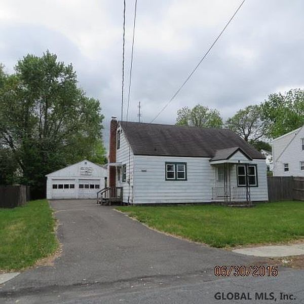 2nd image of 14 HAMPTON Avenue