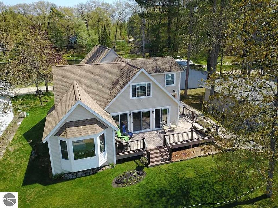 1st image of 7909 W Pine Dr