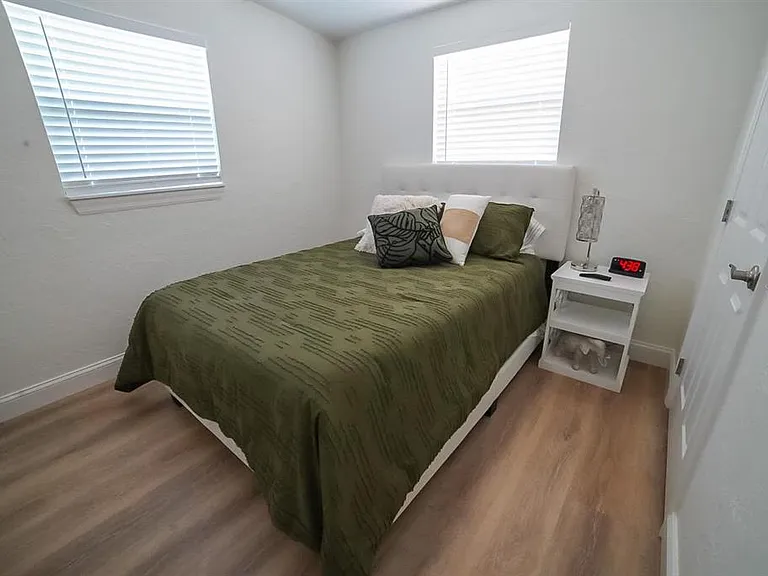 1639 Saint Catherine Dr W — Photo 13