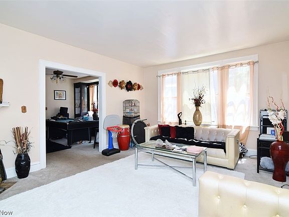 3rd image of 2449 Woodmere Dr
