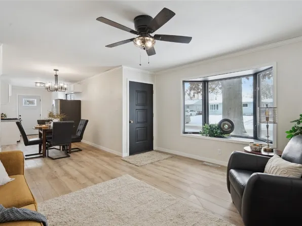 1106 Regent St NE, Cedar Rapids, IA 52402