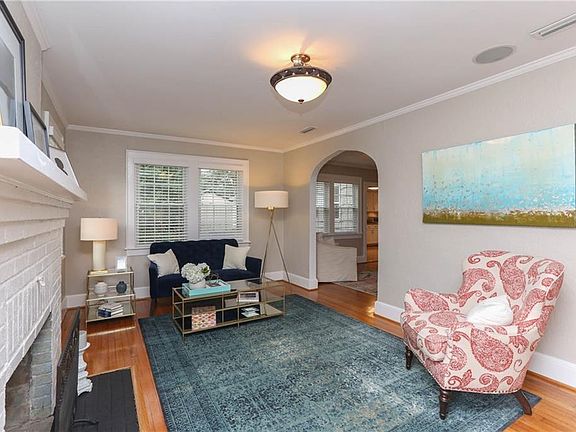 5th image of 139 E Arden Cir
