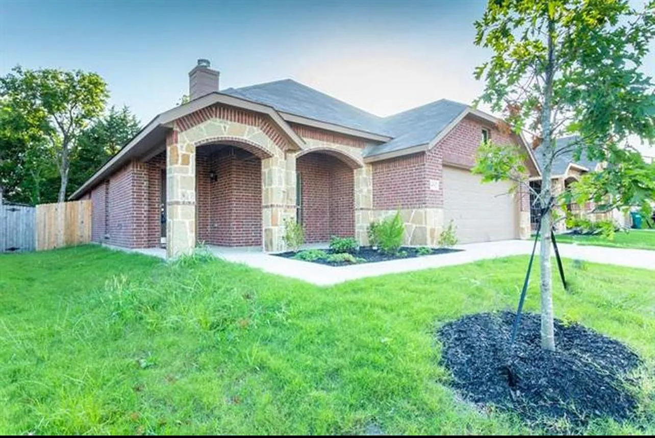 419 Lucky Landing Dr — Photo 1