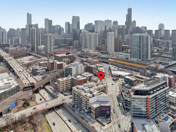 520 N Halsted St APT 301, Chicago, IL 60642