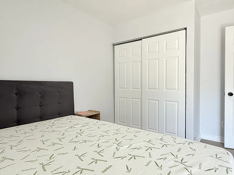 1989 Wyandotte St W #301 — Photo 7