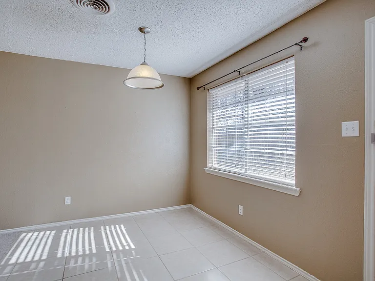 5613 16th Pl — Photo 7