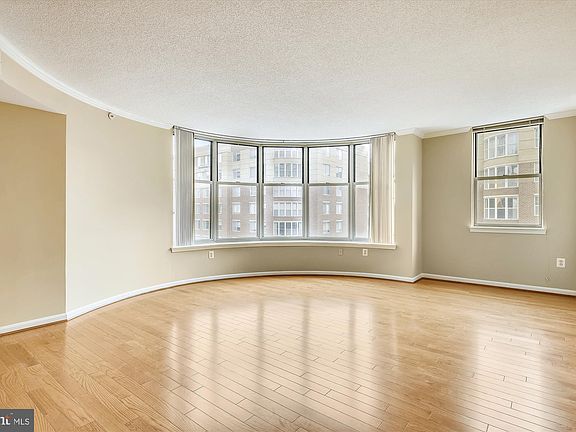 5th image of 3835 9th St N APT 701W