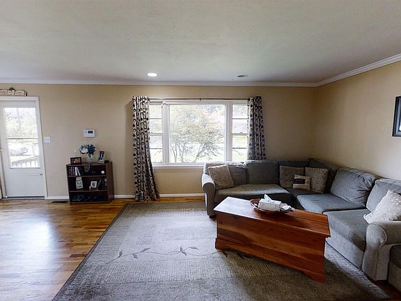 3rd image of 219 S Gray Dr