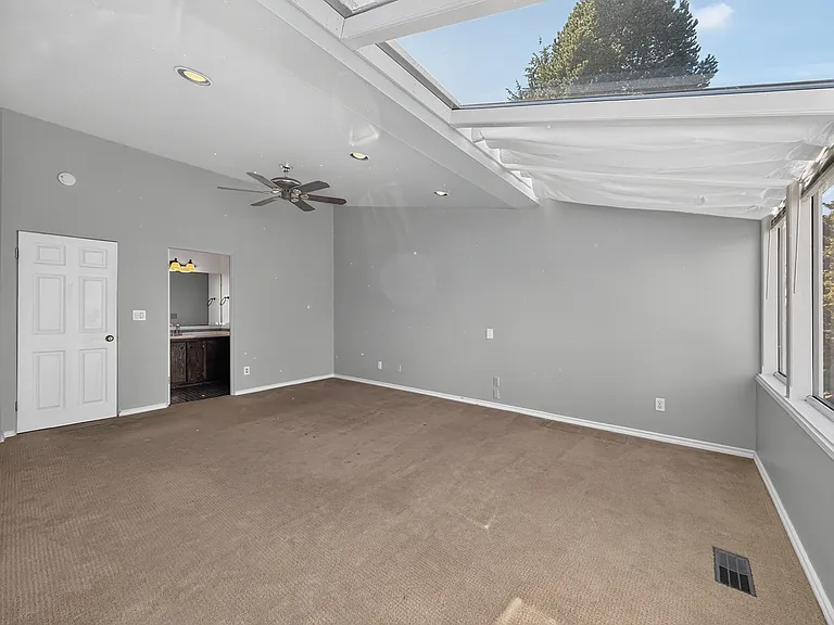 16706 SE 44th St — Photo 16