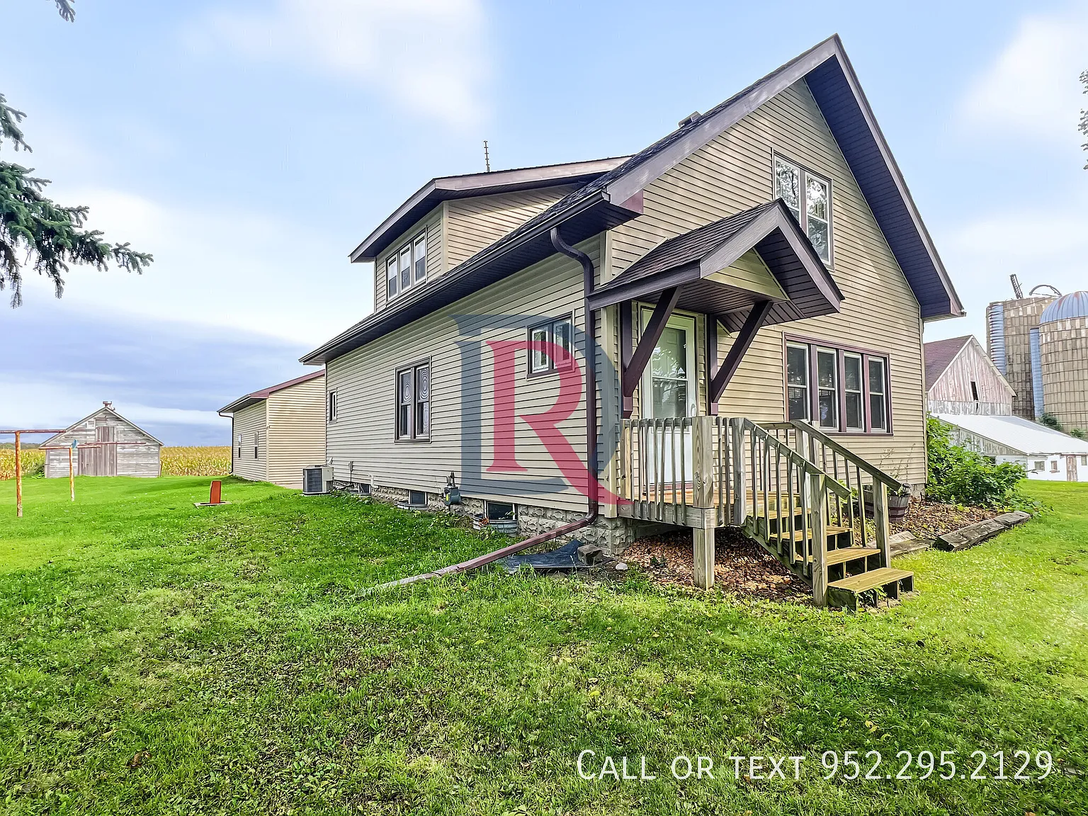 4BR House on Acres with Oversized Insulated Garage & Truck/Trailer Parking — Photo 2