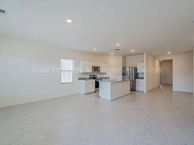 6511 W Magdalena Ln — Photo 5