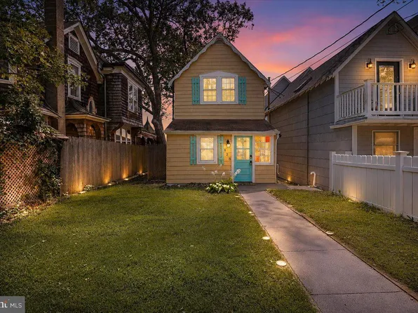 128 E Camp Walk, Island Heights, NJ 08732