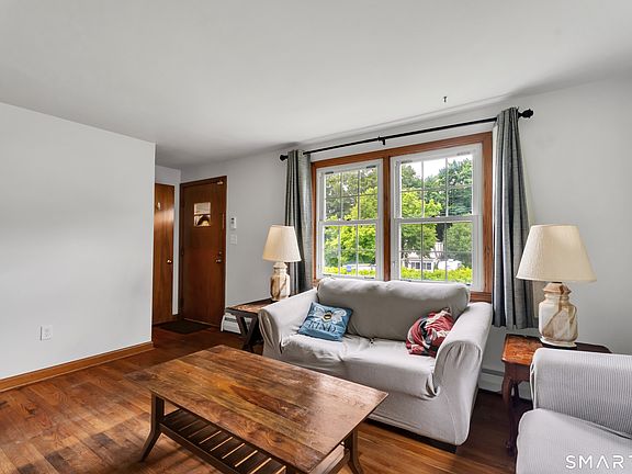 4th image of 19 Lakeview Street