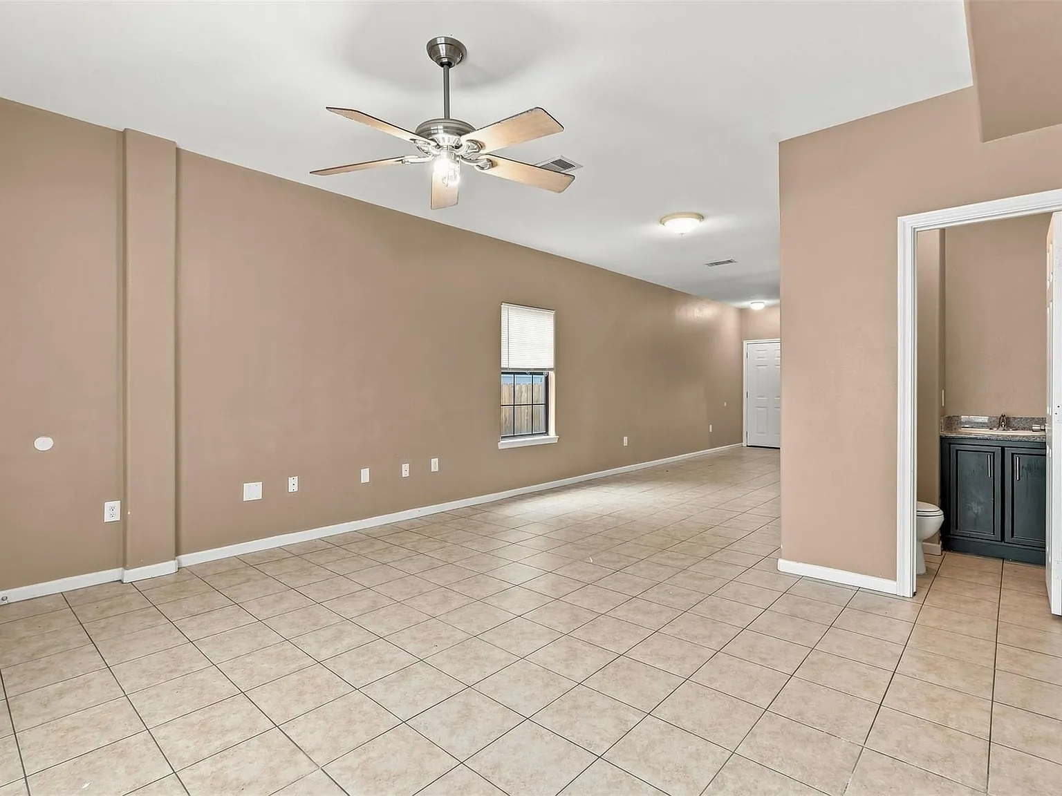 1718 Roxella St — Photo 4