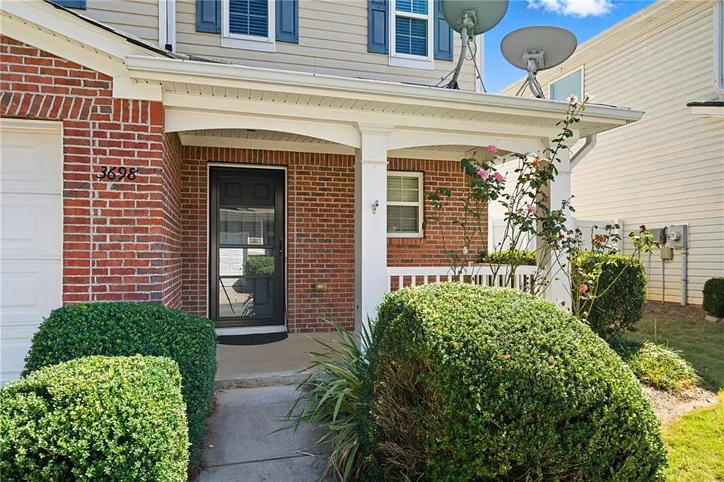 3 bed, 2.5 bath, 1789 sqft, $2,050 — Photo 2