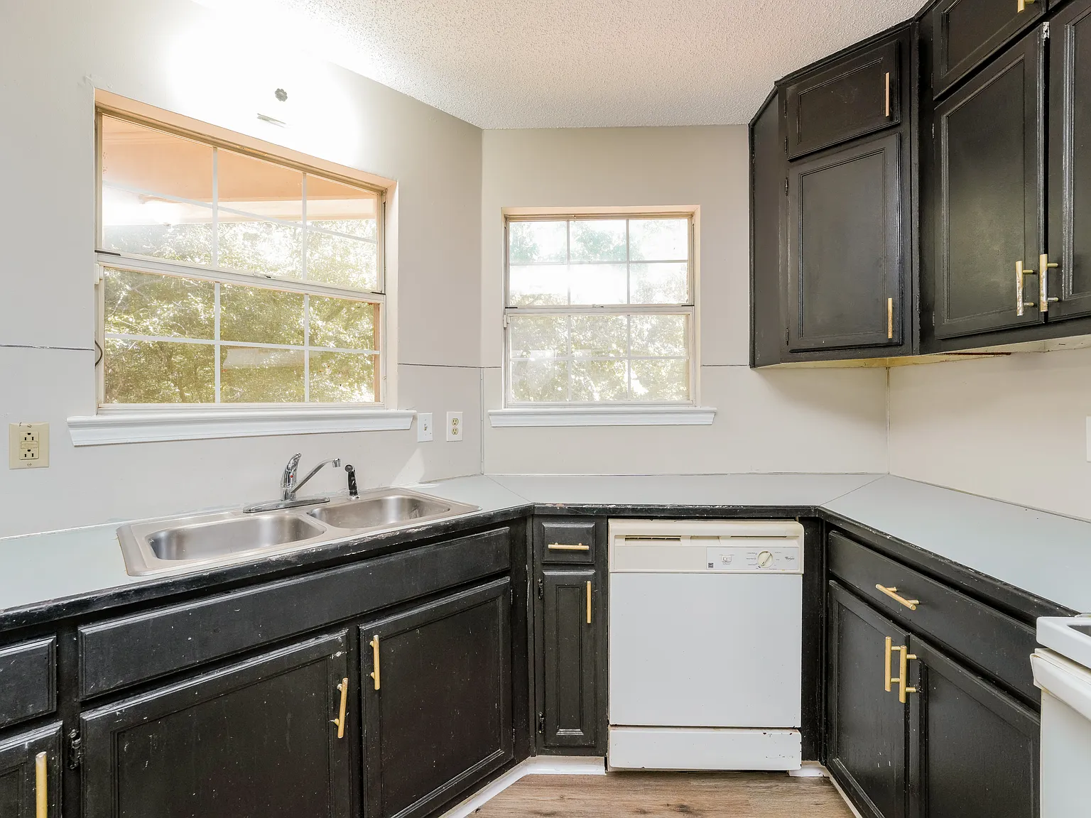 3 bed, 2.0 bath, 1544 sqft, $1,895 — Photo 2