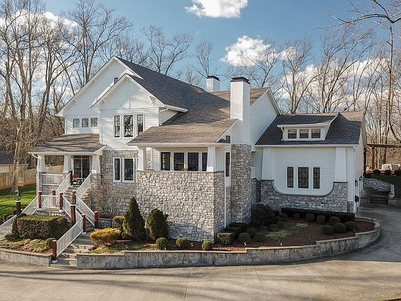 4th image of 824 Redwood Dr