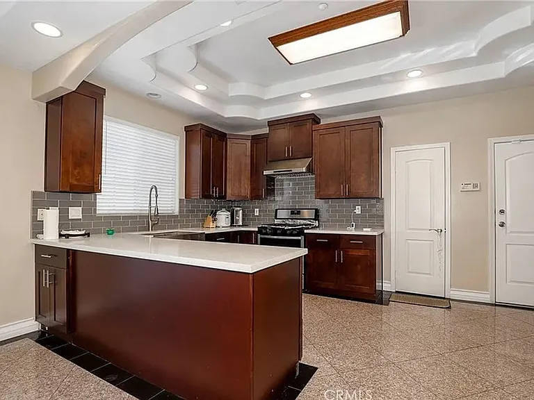 227 Florence Ave — Photo 10