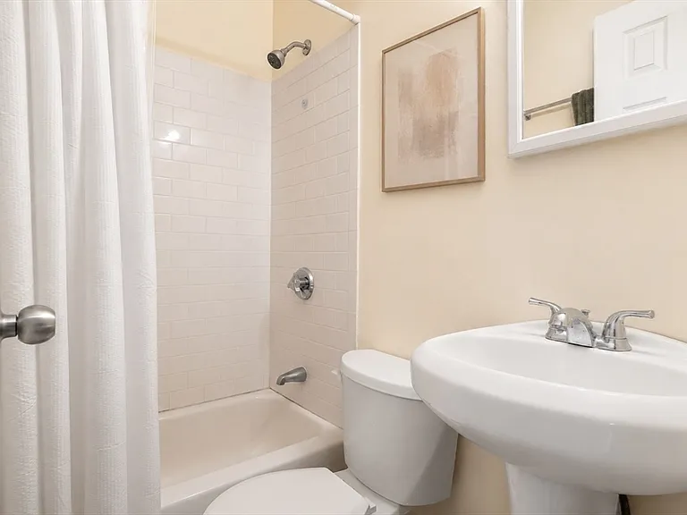 28 Phillips St #3 — Photo 7