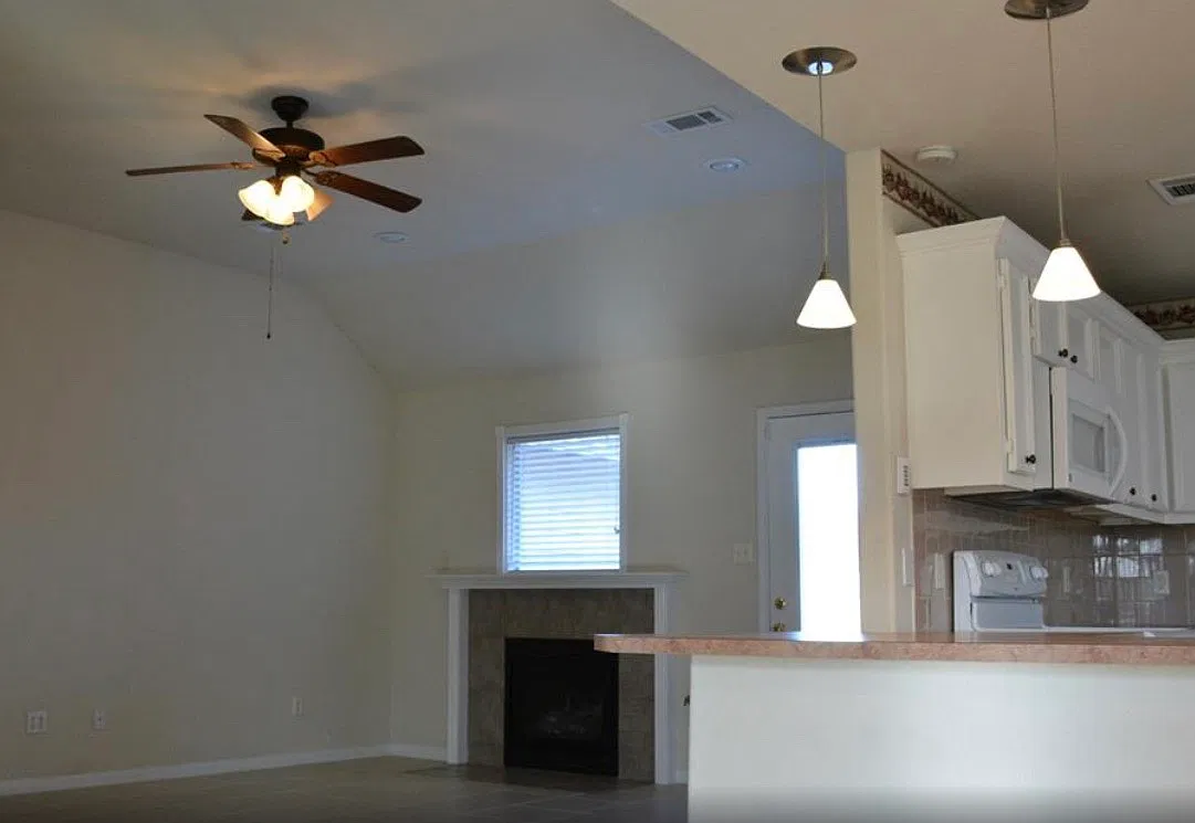 3 bed, 1384 sqft, $2,000 — Photo 4