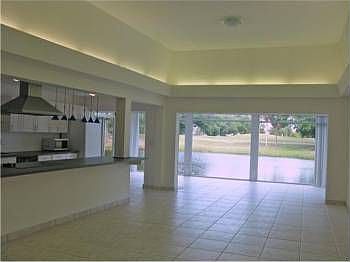 5th image of 16551 Country Club Cres