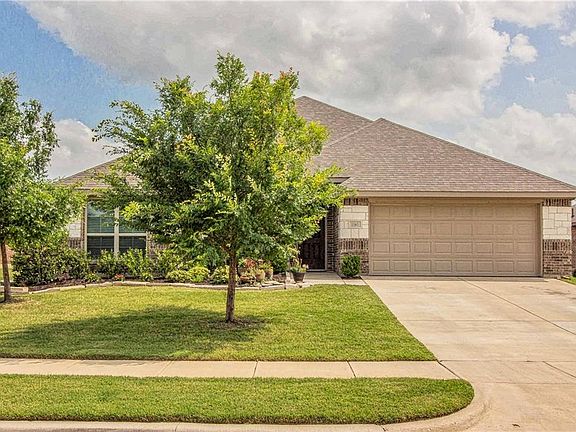 2nd image of 1161 Sapphire Ln