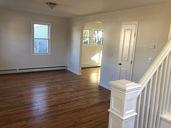 3rd image of 633 Asbury St