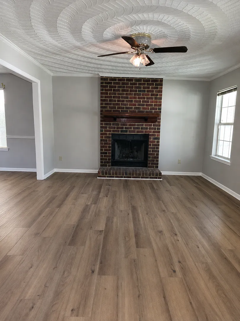 Spacious 4-Bedroom Single-Family Home Near Naval Station Norfolk — Photo 3