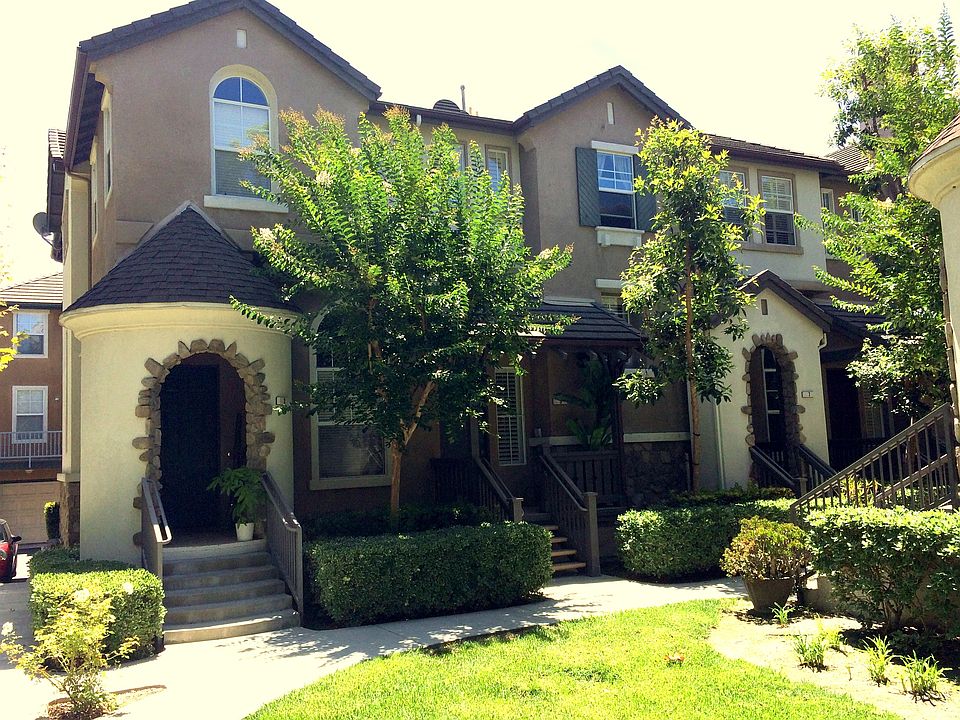 1st image of 5 Kenilworth Ln #148