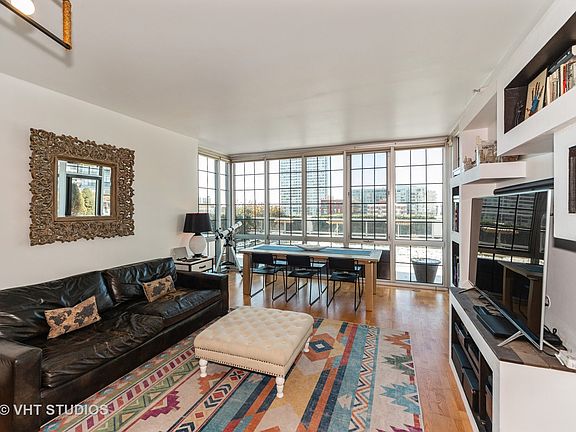 5th image of 1629 S Prairie Ave Unit 709