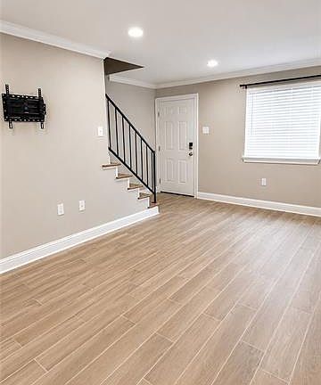 3rd image of 609 Oak Ave APT B