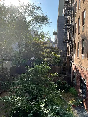 Rented by City Connections Realty | media 8