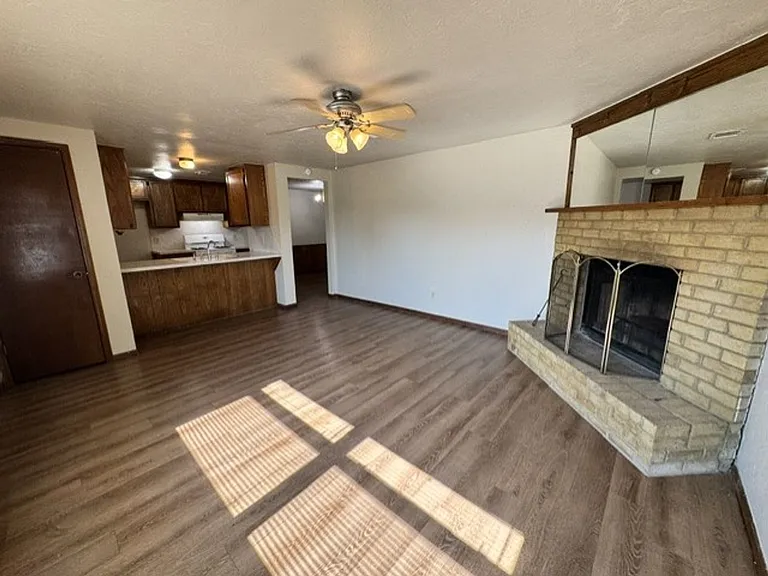 8606 S Drexel Pl — Photo 6