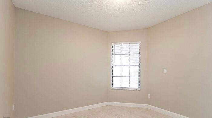 1st image of 147 River Chase Dr
