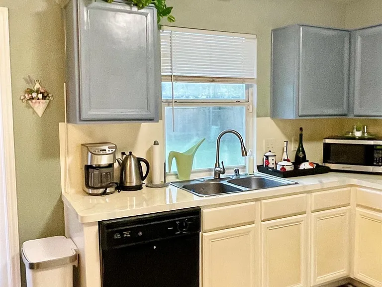 118 Willoughby Ct — Photo 12