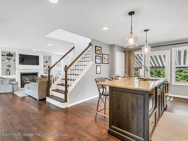 814 Pitney Dr — Photo 7