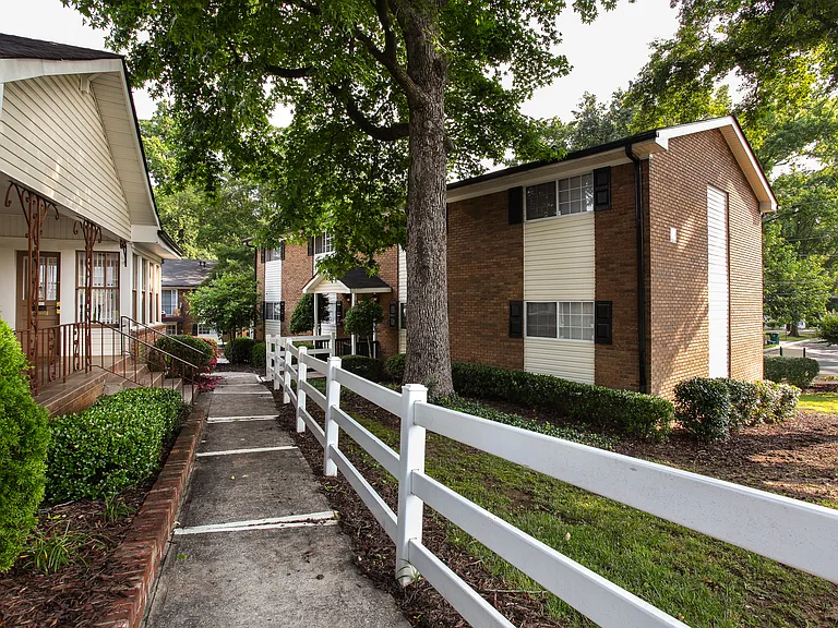 Mitchell s Park Apartments — Photo 26