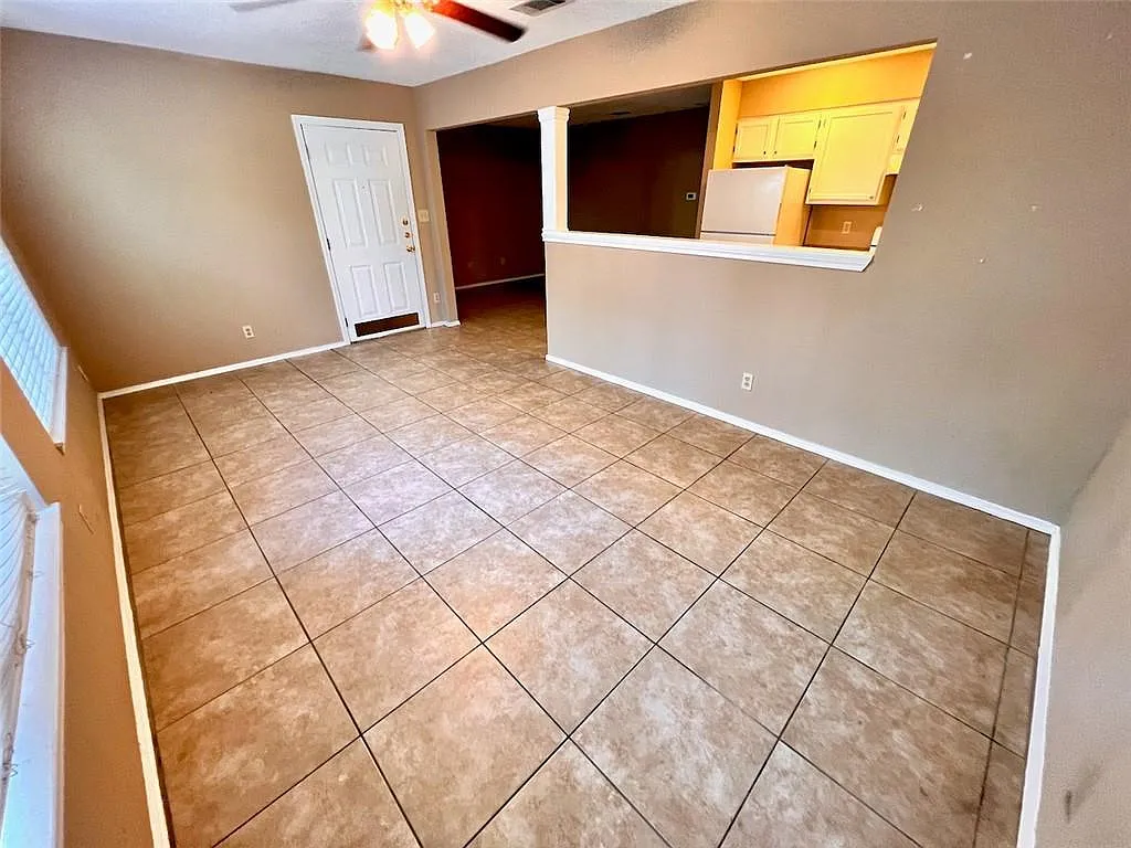 2 bed, 1.0 bath, 1040 sqft, $1,895 — Photo 3