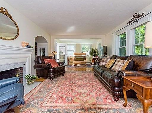 5th image of 16 Elmwood Ave