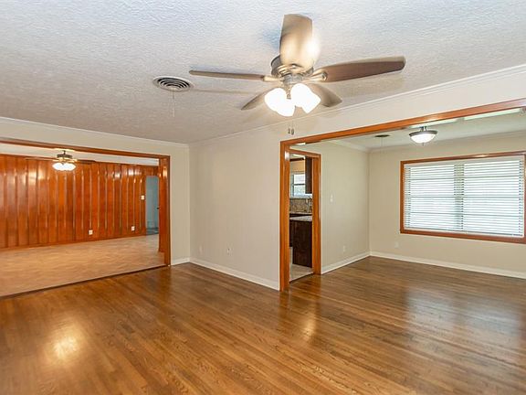 4th image of 402 Avondale St