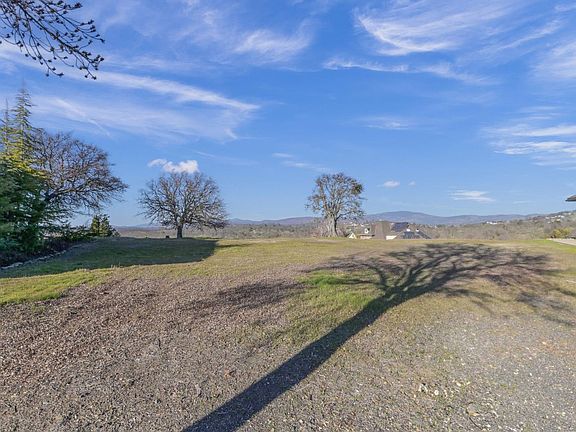 3rd image of 186 Leaf Crest Ct
