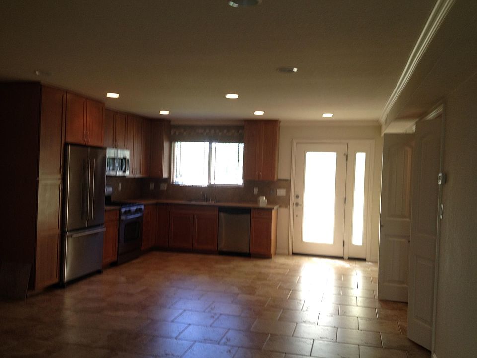 1st image of 1040 Riverview Dr #1040