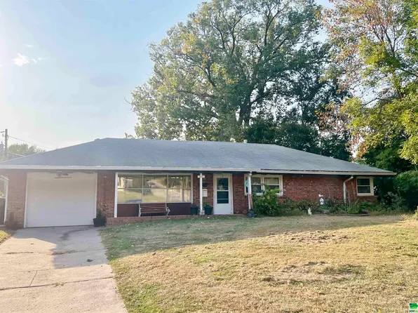 3633 Nebraska St, Sioux City, IA 51104