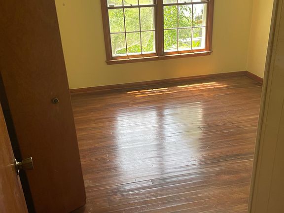 2nd image of 3512 Lake St