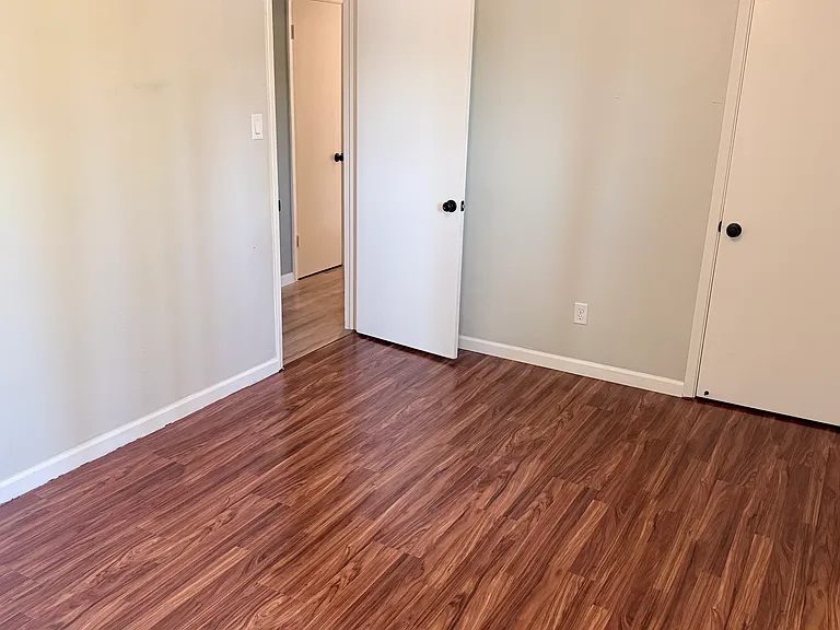202 E Huntington Dr — Photo 14