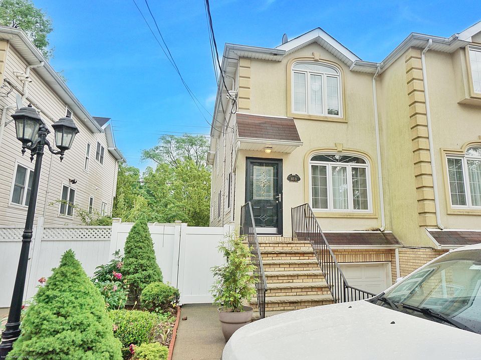 1st image of 165 Ainsworth Ave