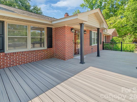 3rd image of 207 Park Dr