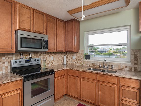 4th image of 463 Atlantis Dr